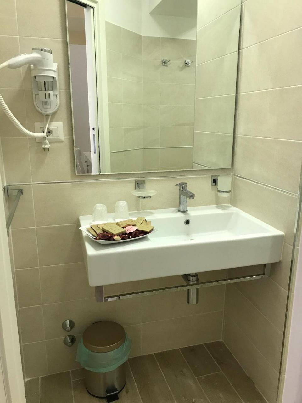 Serventi Longhi 2* Rom